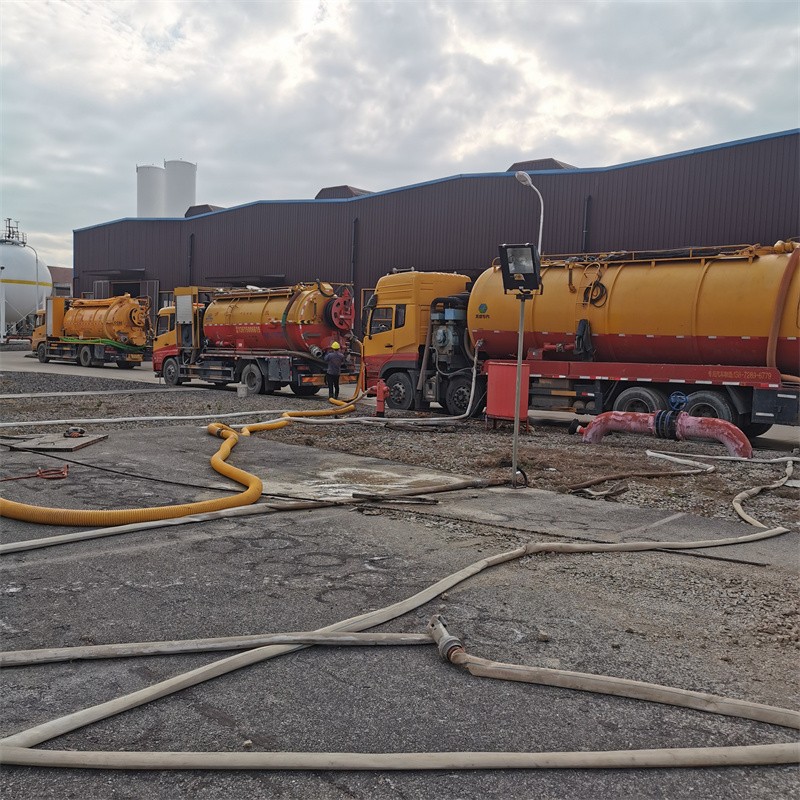 博厚镇污水池清理