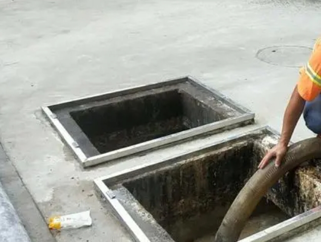 博厚镇化粪池清理