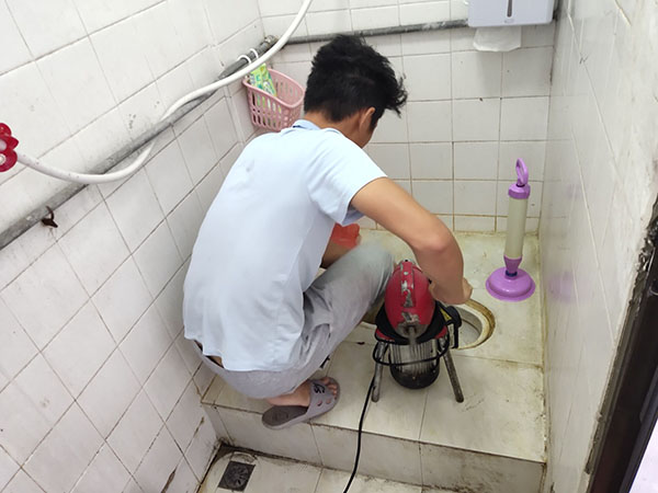博厚镇肥皂掉到马桶里把马桶堵住了怎么办？马桶堵住了怎么办